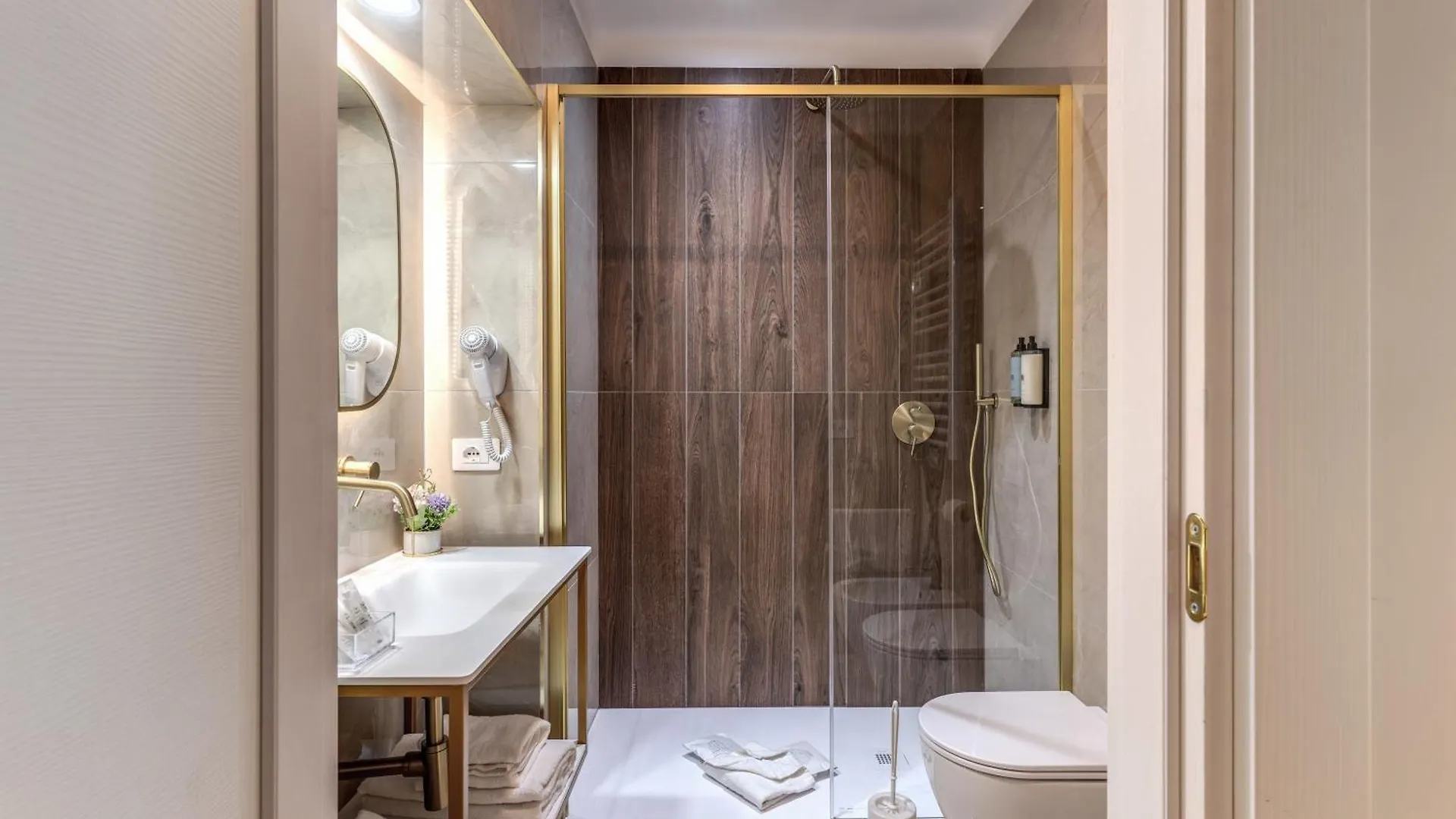Goldoni 47 Hotel Rome Guest house